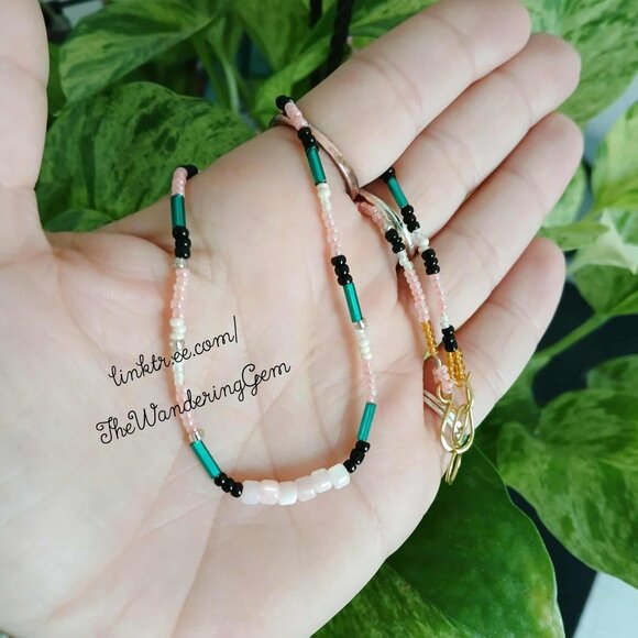 Dainty Shell & Glass Beaded Choker Necklace, Minimalist Seashells Artisan 14" - Picture 3 of 5